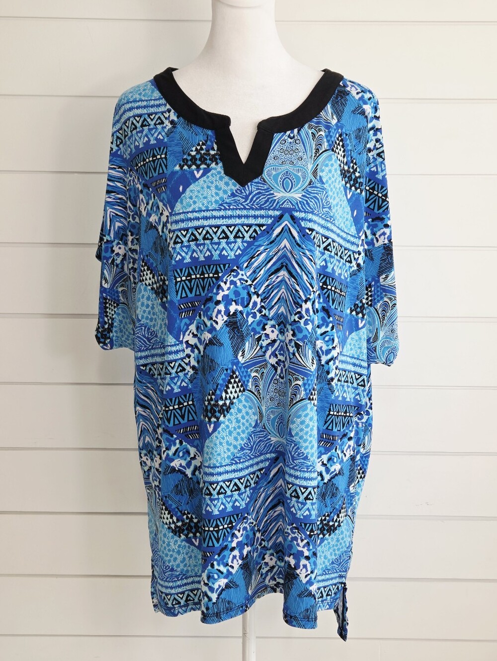 CJ Banks Blue Multi-Pattern V-Neck Tunic with Black Trim Size 1X